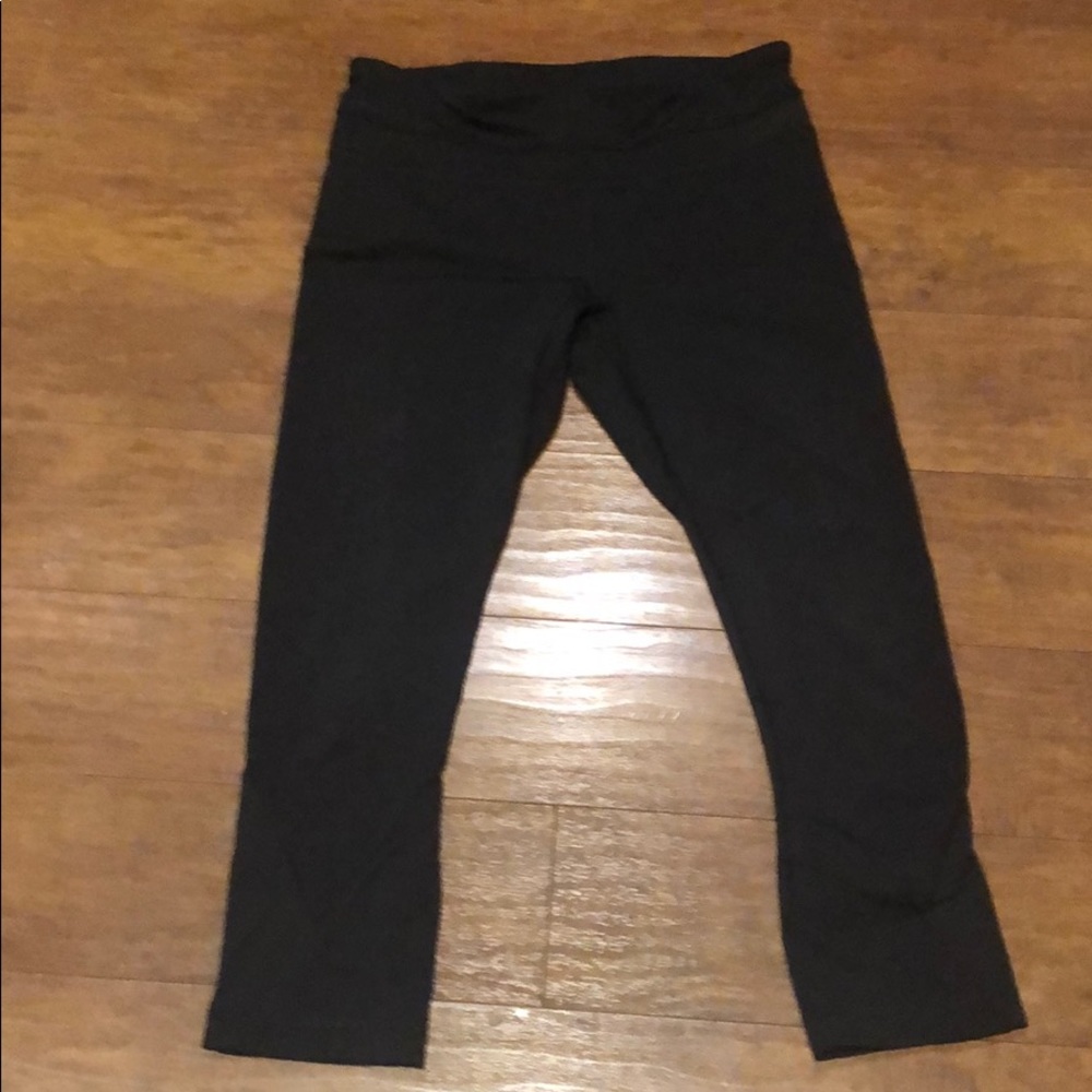 Black spring lululemon crops